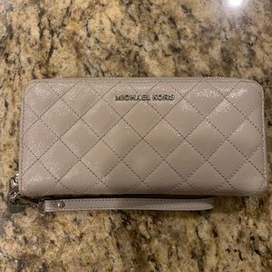 Michael Kors Jet Set Travel Quilted leather Wallet